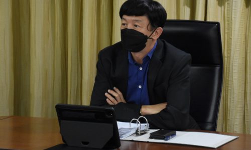 นายวีระกิตติ์ รันทกิจธนวัชร์ รองอธิบดีกรมโรงงาน เข้าร่วมการประชุมคณะกรรมการพิจารณาการตั้งโรงงานแปรรูปไม้ ครั้งที่ 4/2564 ผ่านสื่ออิเล็กทรอนิกส์