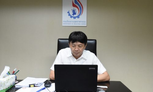 นายวีระกิตติ์ รันทกิจธนวัชร์ รองอธิบดีกรมโรงงานอุตสาหกรรม เป็นประธานการประชุมการเริ่มต้นดำเนิน “โครงการจัดทำกรอบการพัฒนาอุตสาหกรรมเชิงนิเวศของประเทศ” ผ่านสื่ออิเล็กทรอนิกส์