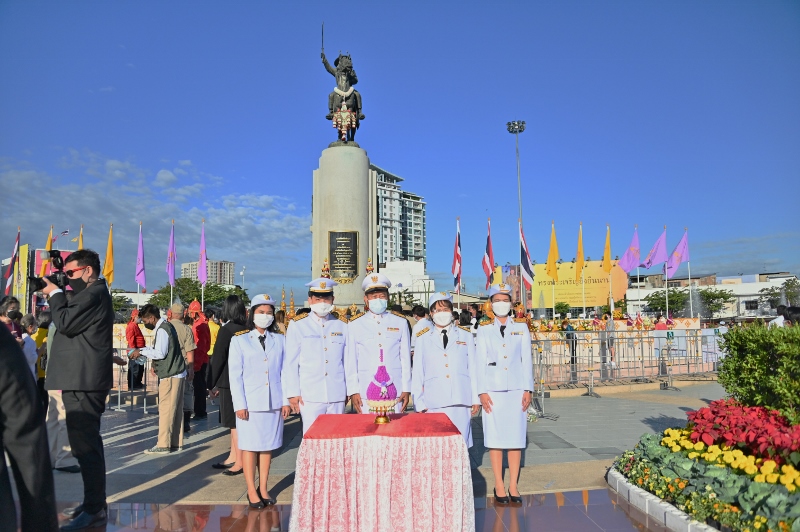 You are currently viewing นายธนกูล แสงสว่าง ผู้อำนวยการกลุ่มจดทะเบียนและนิติกรรมเครื่องจักร 1 สำนักงานทะเบียนเครื่องจักรกลาง นำข้าราชการกรมโรงงานอุตสาหกรรม วางพุ่มดอกไม้ถวายราชสักการะสมเด็จพระเจ้าตากสินมหาราช