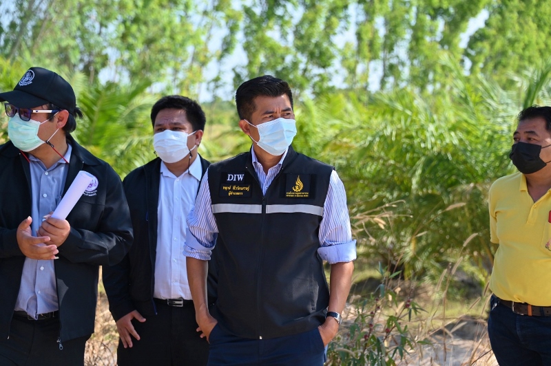 You are currently viewing นายวันชัย พนมชัย อธิบดีกรมโรงงานอุตสาหกรรม มอบหมายให้นายพฤกษ์ ศิโรรัตนเศรษฐ์ ผู้อำนวยการกองบริหารจัดการกากอุตสาหกรรม พร้อมอุตสาหกรรมจังหวัดฉะเชิงเทรา และหน่วยงานที่เกี่ยวข้อง ลงพื้นที่และตรวจสอบ หมู่ที่ 6 ตำบลท่ากระดาน อำเภอสนามชัยเขต จังหวัดฉะเชิงเทรา