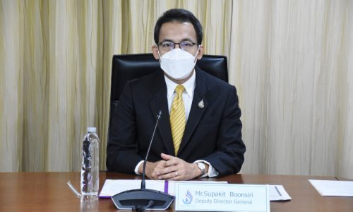 นายศุภกิจ บุญศิริ รองอธิบดีกรมโรงงานอุตสาหกรรม กล่าวต้อนรับการอบรมเชิงปฏิบัติการ เรื่อง “ASEAN JAPAN Chemical Industry’s Labor Safety and Operational Safety Improvement Initiative”