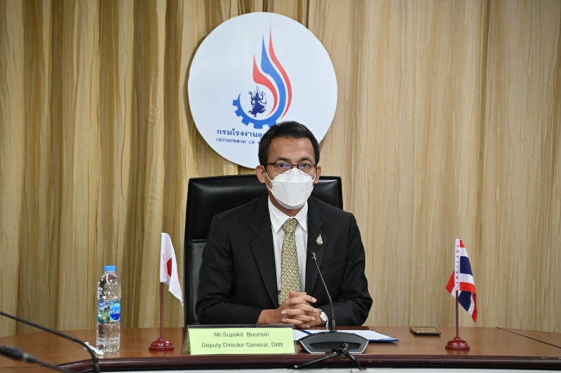 You are currently viewing นายศุภกิจ บุญศิริ รองอธิบดีกรมโรงงานอุตสาหกรรม กล่าวต้อนรับการสัมมนาทางไกล (online seminar) เรื่อง การพัฒนาการจัดการสารเคมี และการประเมินความเสี่ยงสารเคมี ผ่านสื่ออิเล็กทรอนิกส์