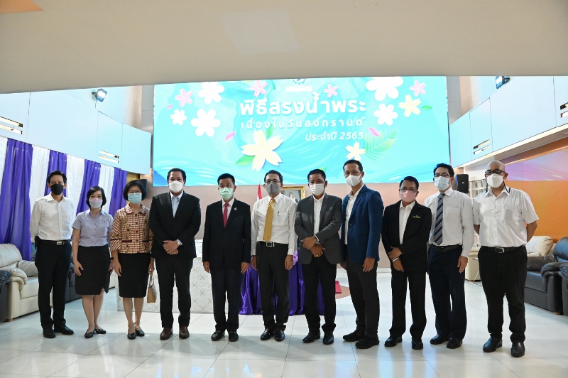 You are currently viewing ผู้บริหาร และเจ้าหน้าที่กรมโรงงานอุตสาหกรรม ร่วมพิธีสรงน้ำพระ เนื่องในวันสงกรานต์ ประจำปี 2565