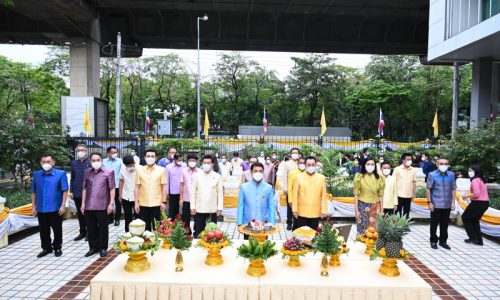 คณะผู้บริหารสังกัดกระทรวงอุตสาหกรรม ร่วมงานวันคล้ายวันสถาปนากระทรวงอุตสาหกรรม ครบรอบ 80 ปี