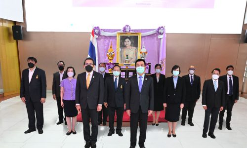 นายวันชัย พนมชัย อธิบดีกรมโรงงานอุตสาหกรรม นำคณะผู้บริหารกรมโรงงานอุตสาหกรรม ลงนามถวายพระพรสมเด็จพระนางเจ้า ฯ พระบรมราชินี เนื่องในโอกาสวันเฉลิมพระชนมพรรษา 3 มิถุนายน 2565