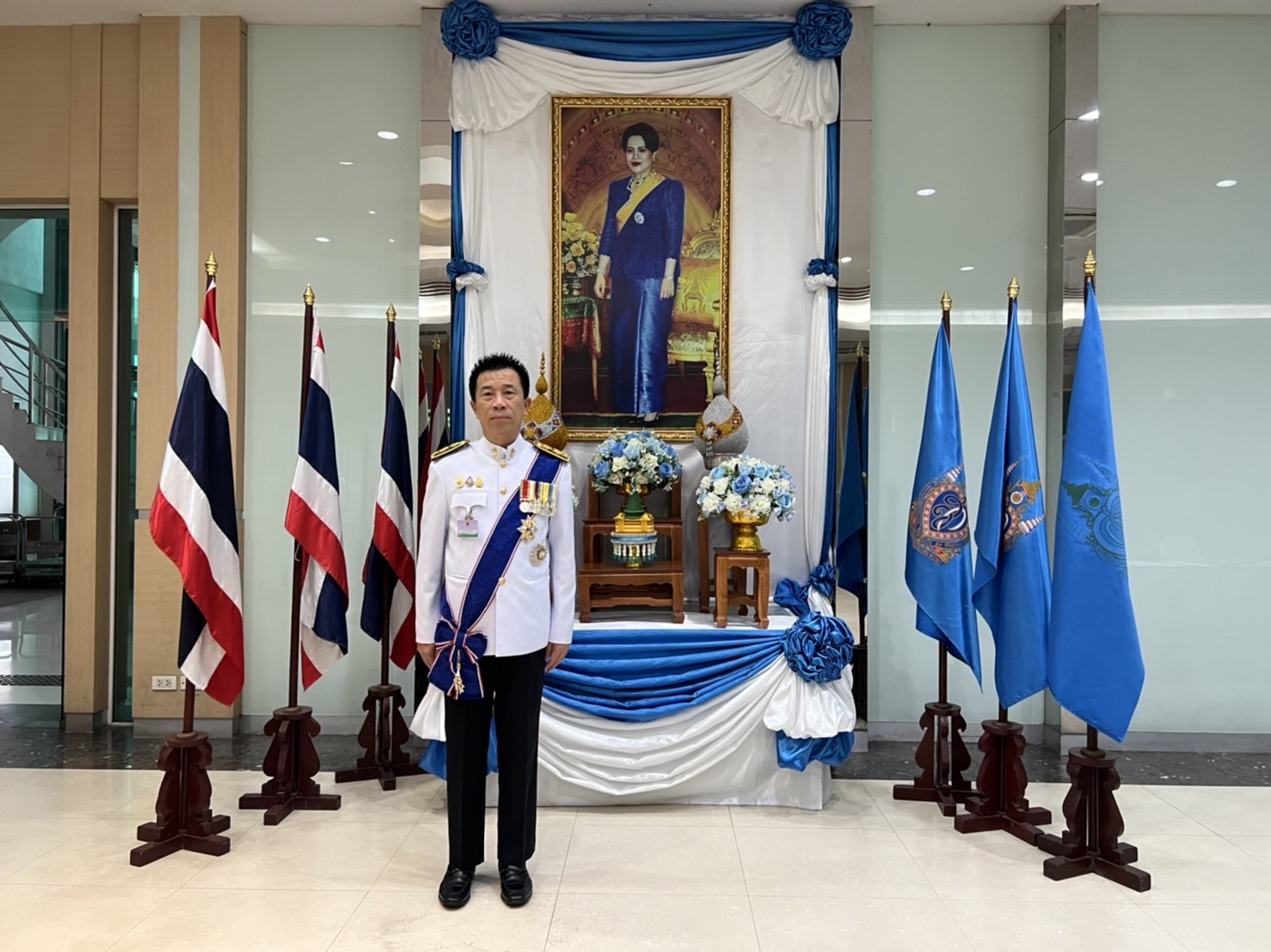 You are currently viewing อธิบดีกรมโรงงานอุตสาหกรรม ร่วมรับเสด็จพระบาทสมเด็จพระเจ้าอยู่หัว และสมเด็จพระนางเจ้าฯ พระบรมราชินี เนื่องในพระราชพิธีมหามงคลเฉลิมพระชนมพรรษา 90 พรรษา สมเด็จพระนางเจ้าสิริกิติ์ พระบรมราชินีนาถ พระบรมราชชนนีพันปีหลวง สิงหาคม พุทธศักราช 2565