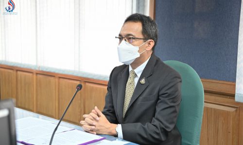 นายศุภกิจ บุญศิริ รองอธิบดีกรมโรงงานอุตสาหกรรมเป็นประธานเปิดการประชุมถ่ายทอดและเผยแพร่ผลการดำเนินงานการจัดทำระบบการรายงานสารอินทรีย์ระเหยในกิจกรรมหอเผาทิ้ง ถังกักเก็บ และการซ่อมบำรุง แขวงทุ่งพญาไท เขตราชเทวี กรุงเทพมหานคร” ผ่านสื่ออิเล็กทรอนิกส์ (Zoom Meeting)