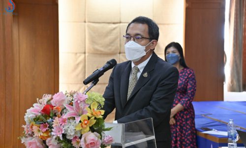 นายศุภกิจ บุญศิริ รองอธิบดีกรมโรงงานอุตสาหกรรมกล่าวเปิด โครงการสัมมนาเชิงปฏิบัติการ “ทบทวนและจัดทำแผนปฏิบัติราชการของ กรอ. ประจำปีงบประมาณ พ.ศ. 2566 – 2570 “