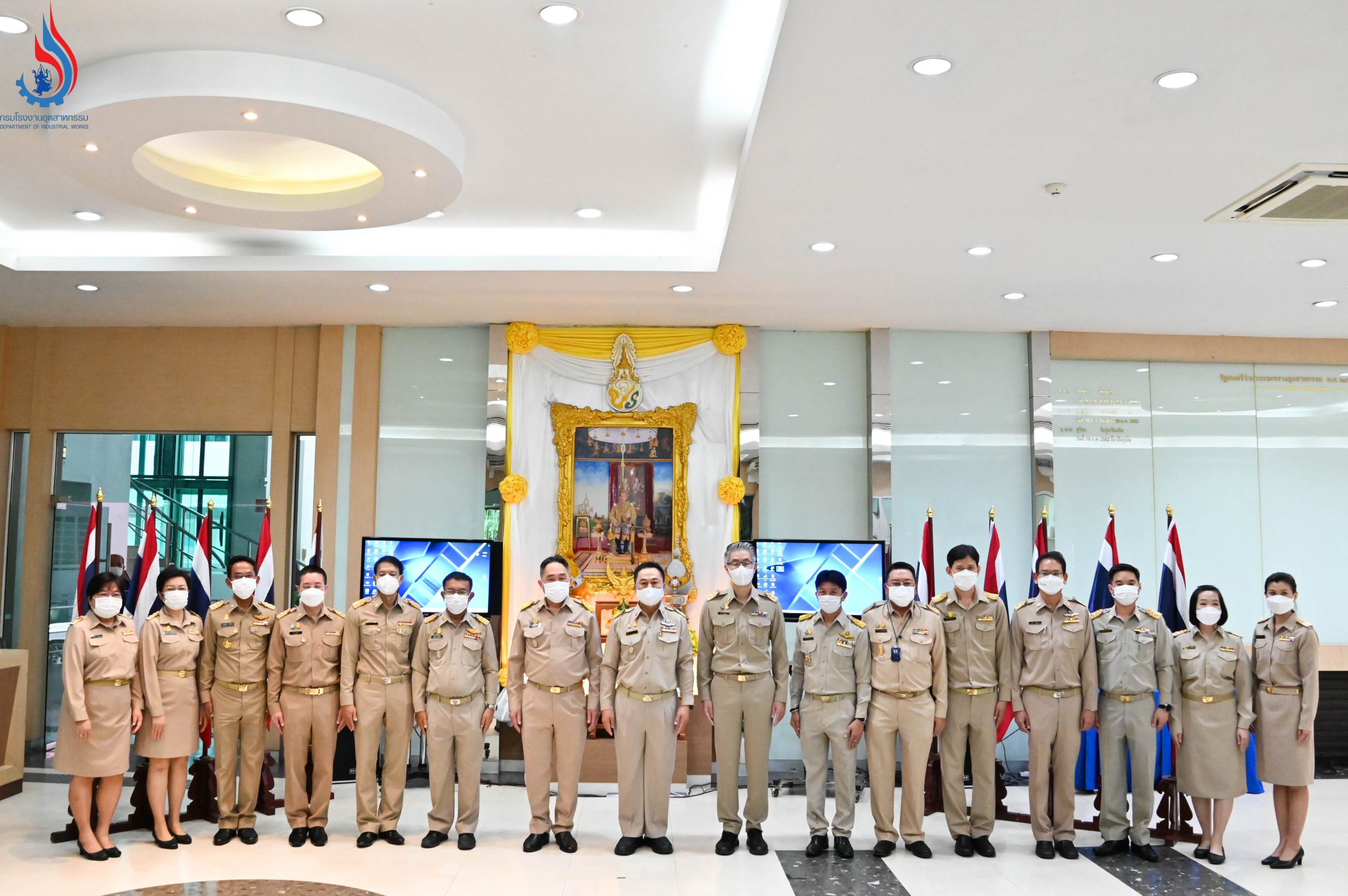 You are currently viewing กรมโรงงานอุตสาหกรรม เข้าร่วมกิจกรรมเนื่องในวันพระราชทานธงชาติไทย 28 กันยายน ประจำปี 2565