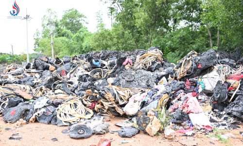 กรมโรงงานฯ ลงพื้นที่ฉะเชิงเทรา ตรวจสอบแหล่งลักลอบทิ้งกากของเสีย พบทิ้งเกลื่อนกว่า 12 ไร่ ส่งกลิ่นเหม็นจนชาวบ้านทนไม่ไหว เข้าร้องเรียนให้ดำเนินการ