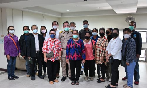 ชาวบ้านกบินทร์บุรี ยื่นหนังสือต่ออธิบดีกรมโรงงานฯ ค้านไม่เอาโรงงาน