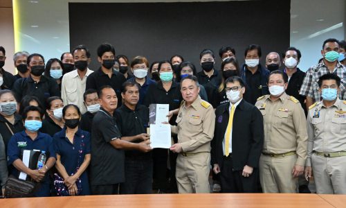 ชาวบ้านราชบุรียื่นหนังสือร้องเรียน ให้กระทรวงอุตสาหกรรม ขนย้ายกากอุตสาหกรรมอันตรายไปกำจัด วอนเร่งฟื้นฟูสิ่งแวดล้อม