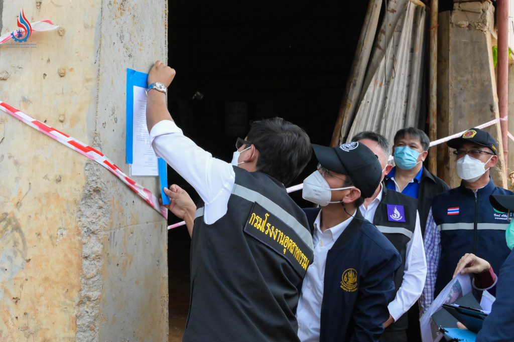 ติดประกาศยึดอายัดฯ เพื่อป้องกันการเคลื่อนย้ายวัตถุอันตรายและสิ่งของอื่นๆ หรือดำเนินการที่ขัดต่อกฎหมายโดยไม่ได้รับอนุญาต 