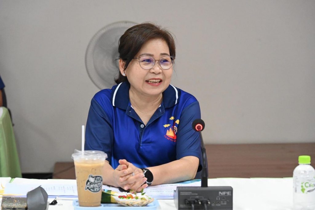 นางสาวสมใจ มีสมบูรณ์ อุตสาหกรรมจังหวัดลพบุรี (อสจ.ลพบุรี) ให้การต้อนรับ