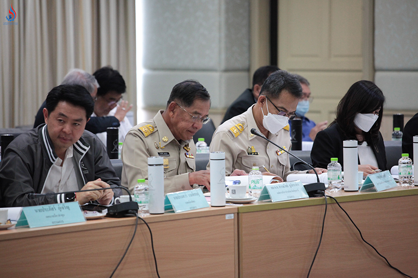 ผู้แทนจากหน่วยงานภาครัฐ ผู้แทนจากองค์กรภาคเอกชน และผู้ทรงคุณวุฒิ ประชุมร่วมกัน 
