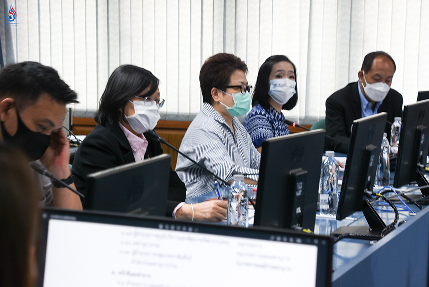 เจ้าหน้าที่สำนักงานเลขานุการกรม ทำหน้าที่เป็นฝ่ายเลขาฯ