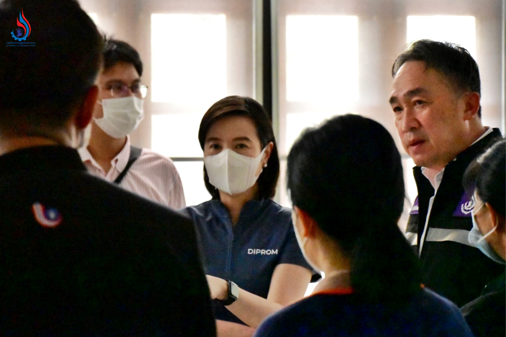 นางสาวณัฏฐิญา เนตยสุภา รองปลัดกระทรวงอุตสาหกรรม และ นายจุลพงษ์ ทวีศรี อธิบดีกรมโรงงานอุตสาหกรรม