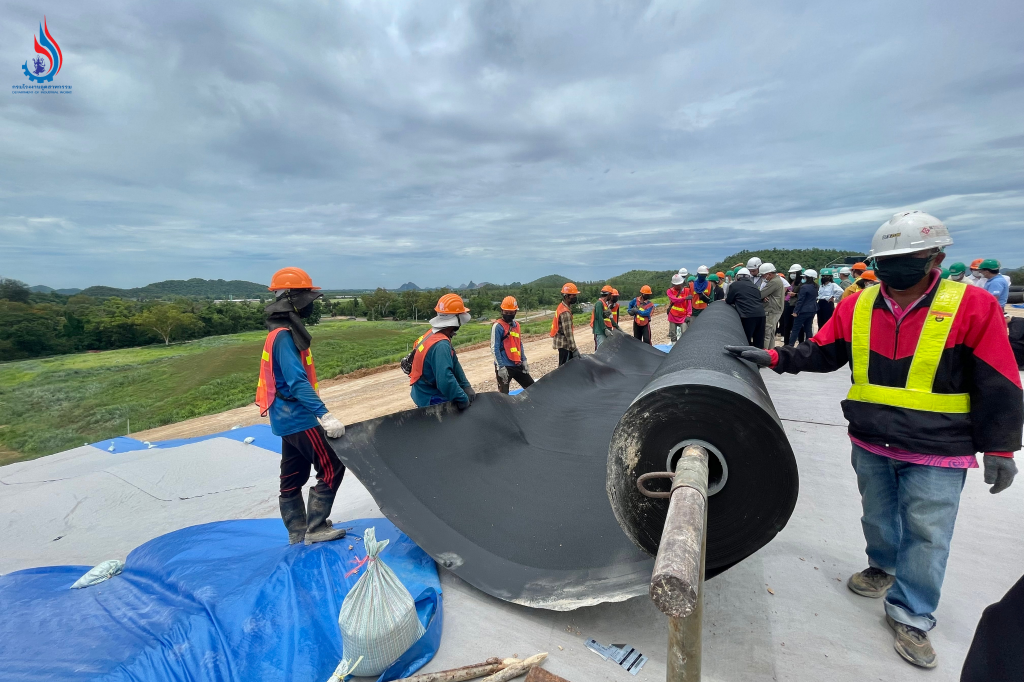 สาธิตการดำเนินงานก่อสร้างปิดหลุมฝังกลบกากอุตสาหกรรมอันตราย