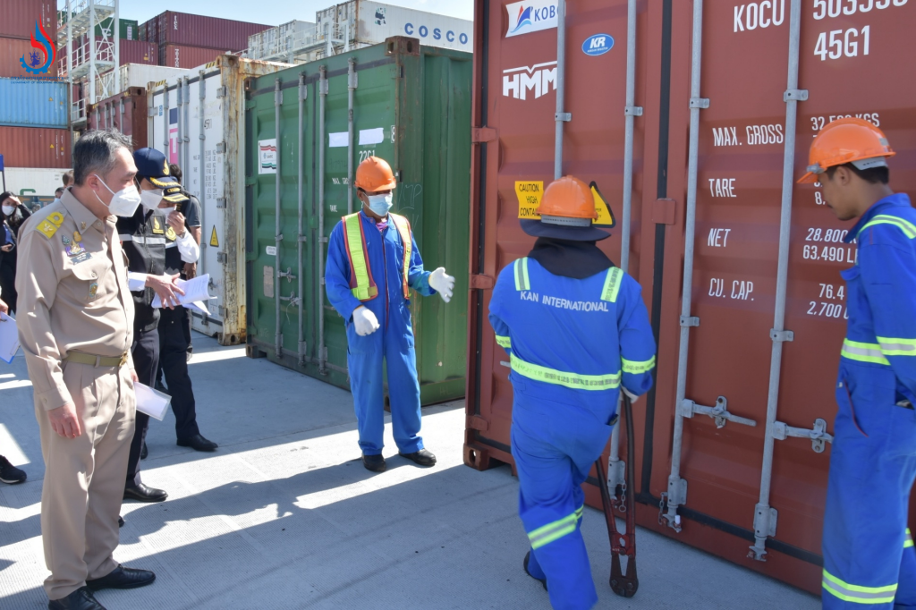 ตรวจสอบการนำเข้าตู้สินค้า ซึ่งสันนิษฐานอาจเป็นสินค้าเข้าข่ายของเสียอันตรายตามอนุสัญญาบาเซล หรือของเสียอันตรายตามกฎหมายว่าด้วยวัตถุอันตรายที่กรมโรงงานอุตสาหกรรมรับผิดชอบ