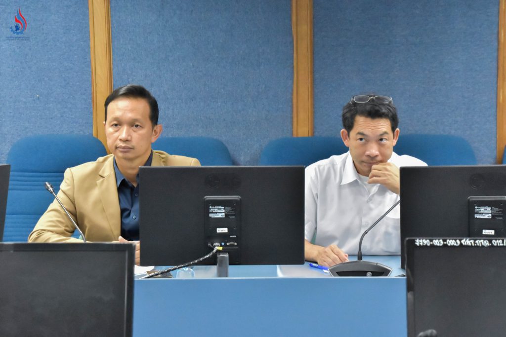 (จากซ้าย-ขวา) นายธีรทัศน์ อิศรางกูร ณ อยุธยา ผู้อำนวยการศูนย์เทคโนโลยีสารสนเทศและการสื่อสาร, นายรินทวัฒน์ สมบัติศิริ ผู้อำนวยการกองส่งเสริมเทคโนโลยีการผลิตและพื้นที่อุตสาหกรรม