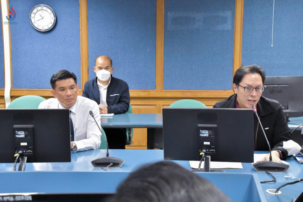 (จากซ้าย-ขวา) นายประสม ดำรงพงษ์ ผู้อำนวยการกองวิจัยและเตือนภัยมลพิษโรงงาน, นายภัทรพล ลิ้มภักดี ผู้อำนวยการกองบริการงานอนุญาตโรงงาน 2