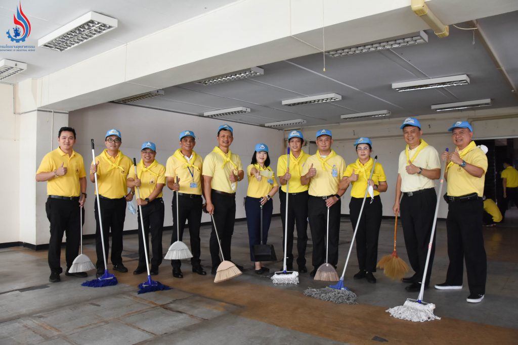 นายวีรพงษ์ เอี่ยมเจริญชัย รองอธิบดีกรมโรงงานอุตสาหกรรม นำคณะผู้บริหารพร้อมเจ้าหน้าที่เข้าร่วมกิจกรรม