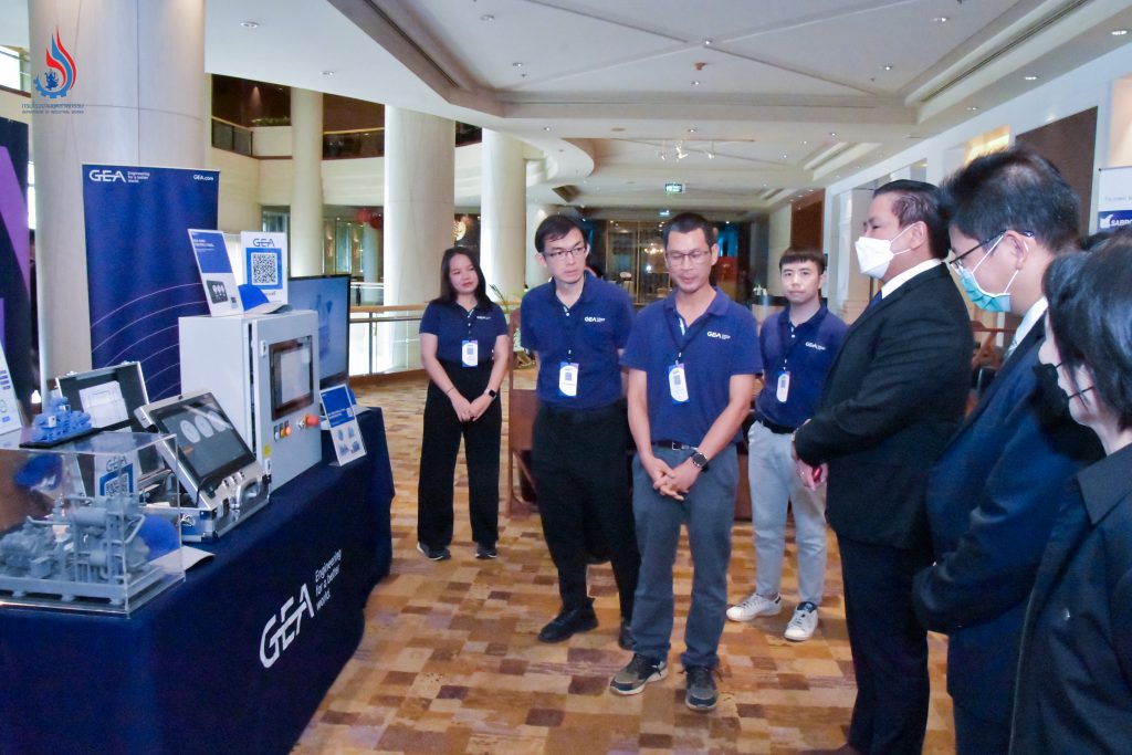 รองอธิบดีกรมโรงงานฯ เยี่ยมชมงานสัมมนา “หลักสูตรผู้ควบคุมระบบทำความเย็นที่ใช้แอมโมเนียเป็นสารทำความความเย็น”