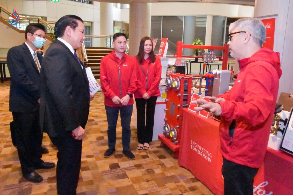 รองอธิบดีกรมโรงงานฯ เยี่ยมชมงานสัมมนา “หลักสูตรผู้ควบคุมระบบทำความเย็นที่ใช้แอมโมเนียเป็นสารทำความความเย็น”