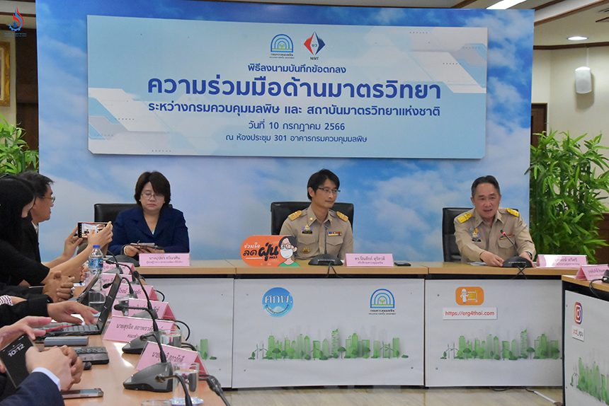 นายจุลพงษ์ ทวีศรี อธิบดีกรมโรงงานอุตสาหกรรม นายปิ่นสักก์ สุรัสวดี อธิบดีกรมควบคุมมลพิษ และนางบุปผา กวินวศิน ผู้ช่วยผู้ว่าการ (สายงานพัฒนาที่ยั่งยืน) การนิคมอุตสาหกรรมแห่งประเทศไทย