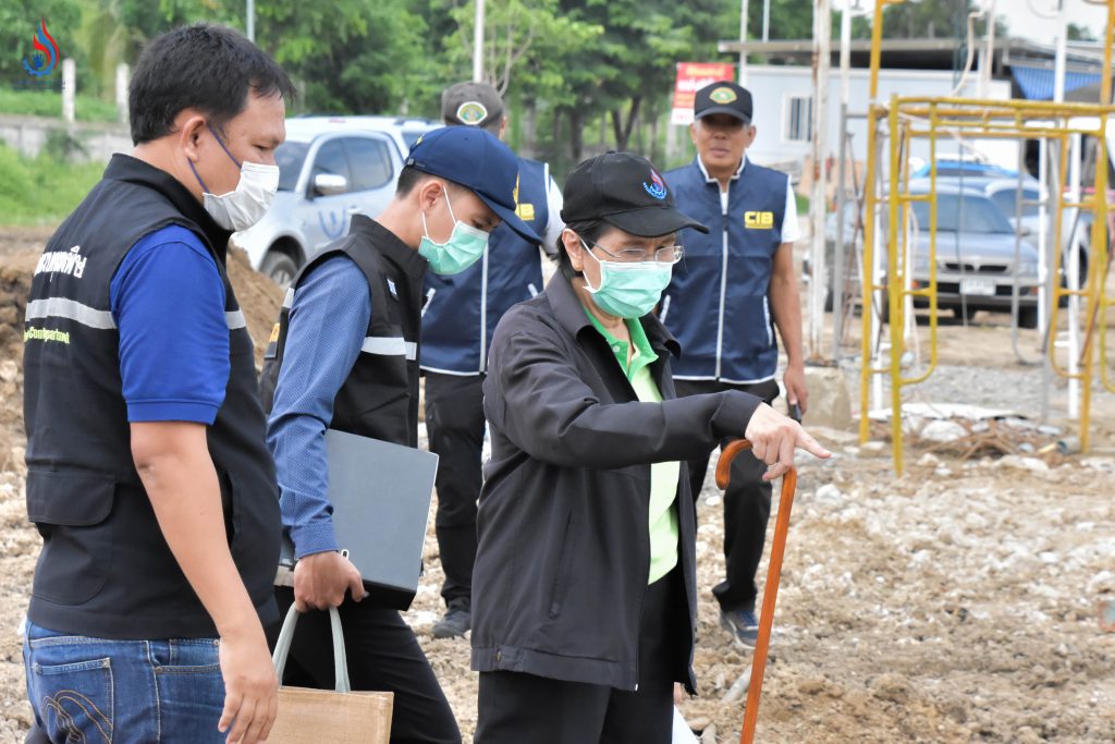 นางจินดา เตชะศรินทร์ ผู้อำนวยการกองบริหารจัดการกากอุตสาหกรรม กรมโรงงานอุตสาหกรรม, เจ้าหน้าที่กรมควบคุมมลพิษ และเจ้าหน้าที่ CIB