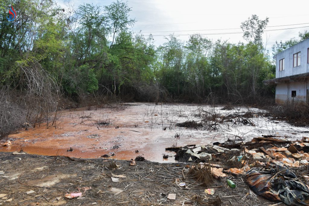 กรอ. ตรวจพบของเหลวที่มีสถานะเป็นกรดเข้มข้นถูกเททิ้งไว้เป็นจำนวนมาก