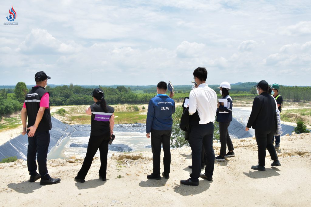 เตรียมการฝังกลบสิ่งปฏิกูลหรือวัสดุที่ไม่ใช้แล้ว 