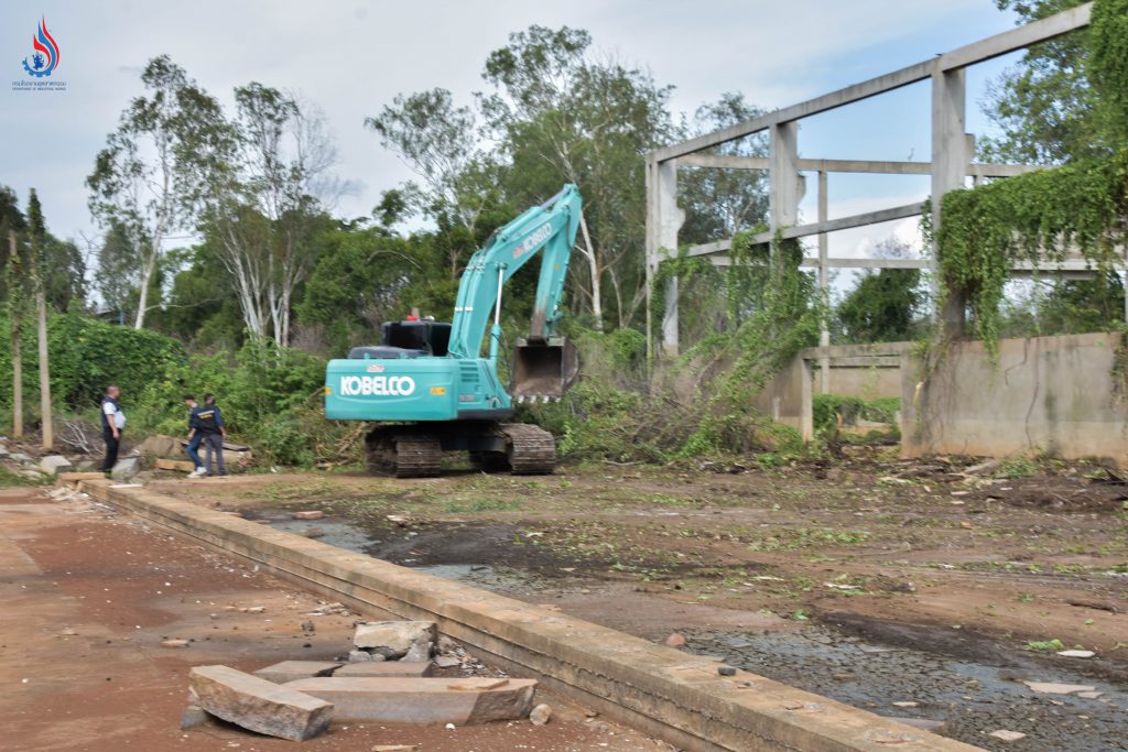 ที่ดินเอกชน ติดกับโรงงานร้าง