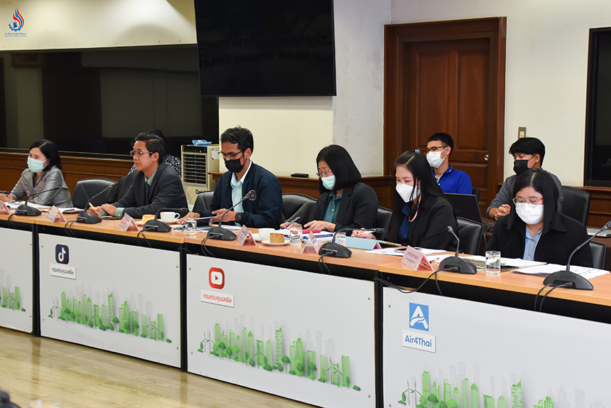 ผู้แทนจากหน่วยการนิคมอุตสาหกรรมแห่งประเทศไทยและเจ้าหน้าที่จากกรมโรงงานอุตสาหกรรม