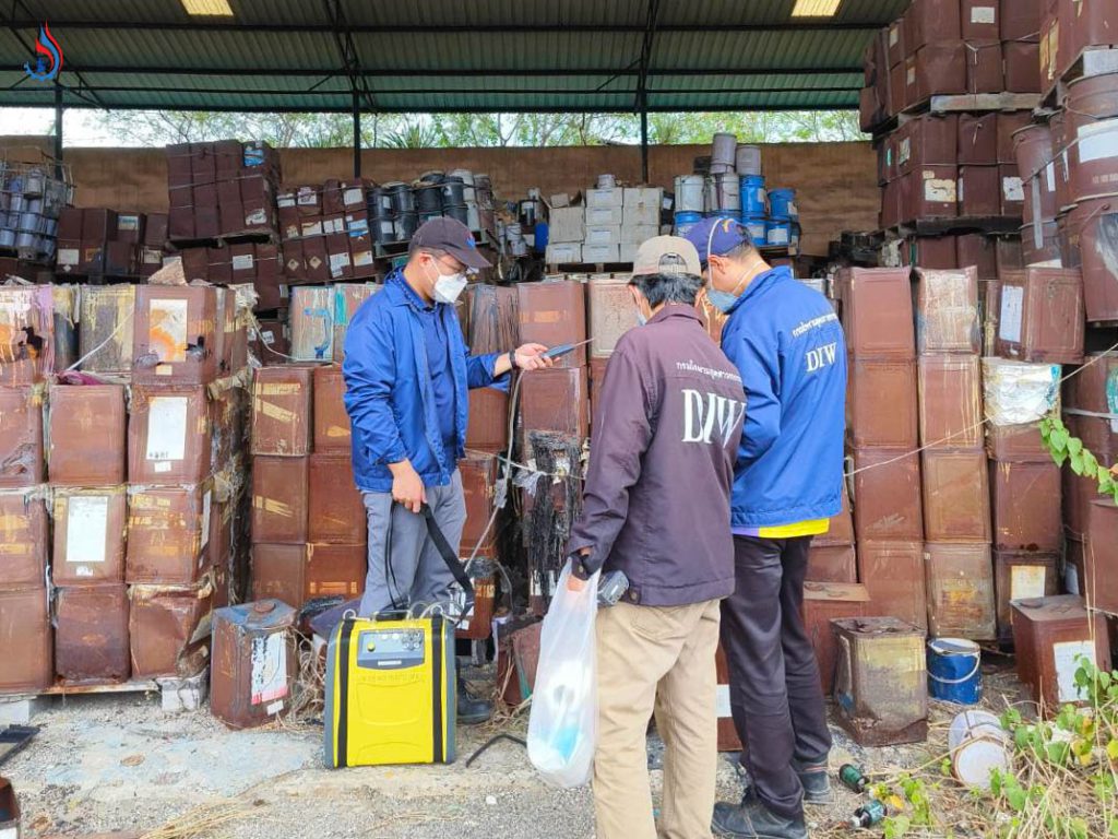 สำรวจและเก็บตัวอย่างวัตถุภายในอาคารโรงงาน