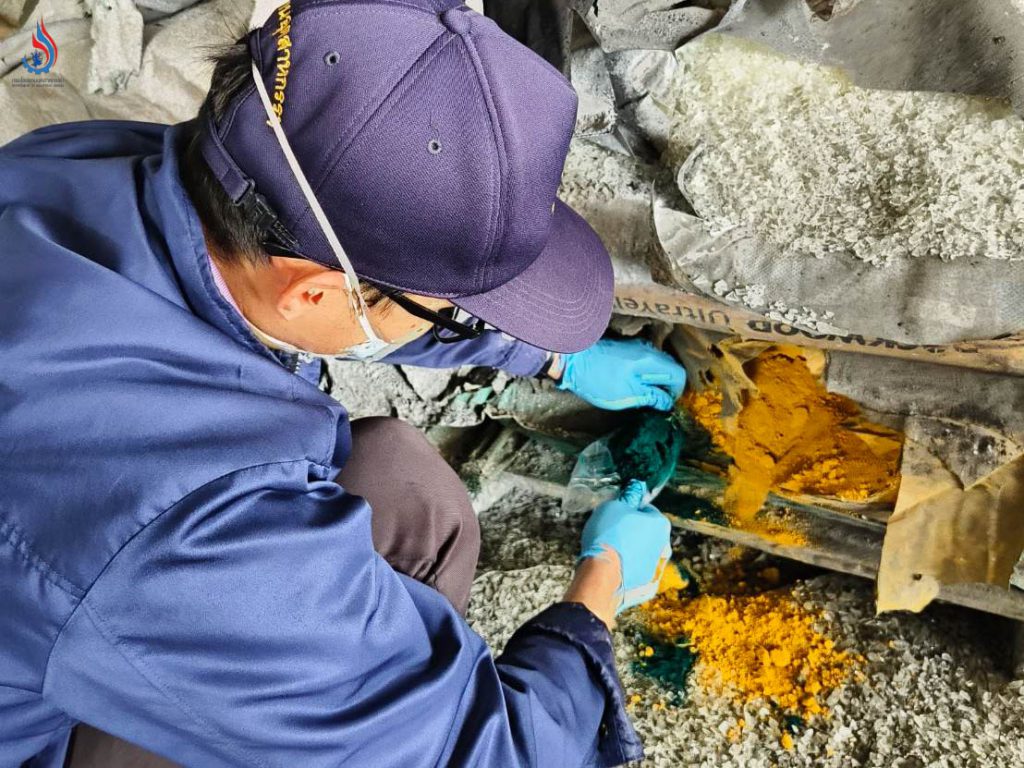 เก็บตัวอย่างของแข็ง