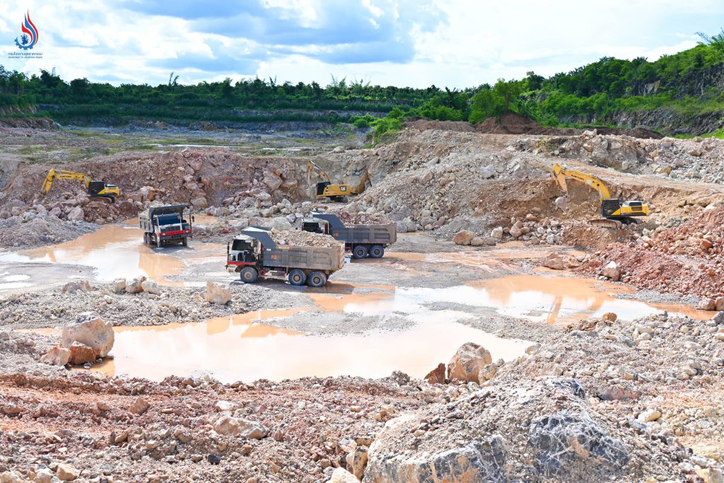 บริษัท สมบูรณ์ศิลาทอง จำกัด เป็นผู้ประกอบกิจการเหมืองแร่หินอุตสาหกรรมชนิดหินปูนเพื่ออุตสาหกรรมก่อสร้าง และโรงโม่ บดและย่อยหิน ที่ประสบความสำเร็จในการบริหารจัดการ