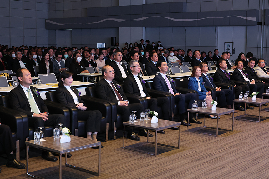 นายวีรพงษ์ เอี่ยมเจริญชัย รองอธิบดีกรมโรงงานอุตสาหกรรม และผู้บริหารกระทรวงอุตสาหกรรม