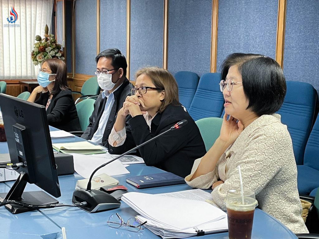 (ขวาสุด) นางอัญชลี ยิ่งทวีสิทธิกุล ผู้เชี่ยวชาญเฉพาะด้านสิ่งแวดล้อม