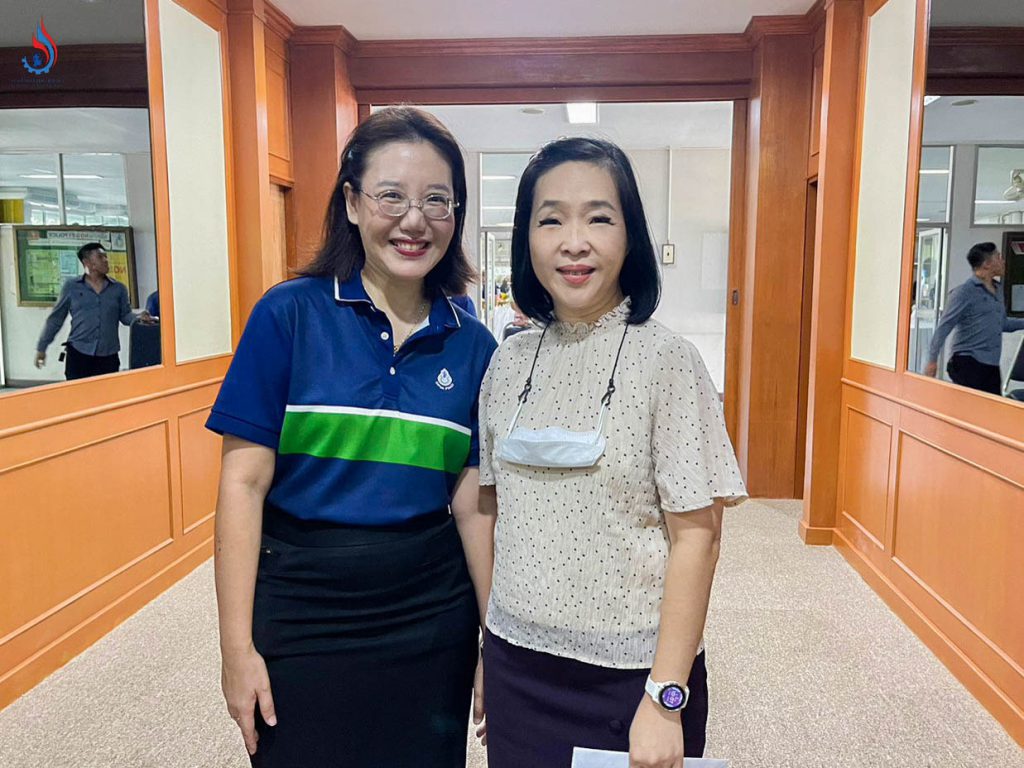 (ซ้าย-ขวา) นางสลิลา ยรรยงสวัสดิ์ เลขานุการกรม กพร. และ นางจุฬารัตน์ มณีเสถียรรัตนา เลขานุการกรม กรอ.