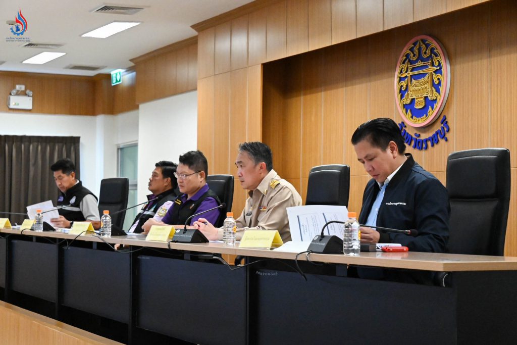 (ขวา-ซ้าย) นายพรยศ กลั่นกรอง รองอธิบดีกรมโรงงานอุตสาหกรรม, นายจุลพงษ์ ทวีศรี อธิบดีกรมโรงงานอุตสาหกรรม, นายอังกูร ศีลาเทวากูล รองผู้ว่าราชการจังหวัดราชบุรี, นายพิทยา ปราโมทย์วรพันธุ์ รองอธิบดีกรมควบคุมมลพิษ และ นายอานันท์ ฟักสังข์ อุตสาหกรรมจังหวัดราชบุรี