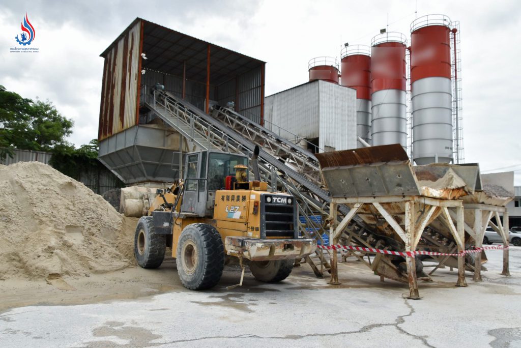 🔍🏭กรมโรงงานฯ ลงพื้นที่ตรวจสอบปูพรม “แพล้นคอนกรีตผสมเสร็จ” ถนนพระราม 9 ซอย 21 🏭⚠️