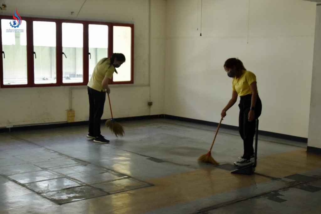 เจ้าหน้าที่กรมโรงงานฯ ร่วมทำกิจกรรมจิตอาสาทำความสะอาด