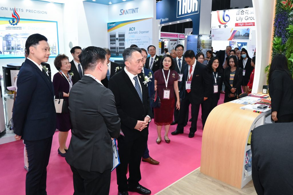 อธิบดีกรมโรงงานฯ ร่วมตัดริบบิ้น เปิดงานแสดงสินค้าและสัมมนาวิชาการ Asia Pacific Coating Show ปี 2566