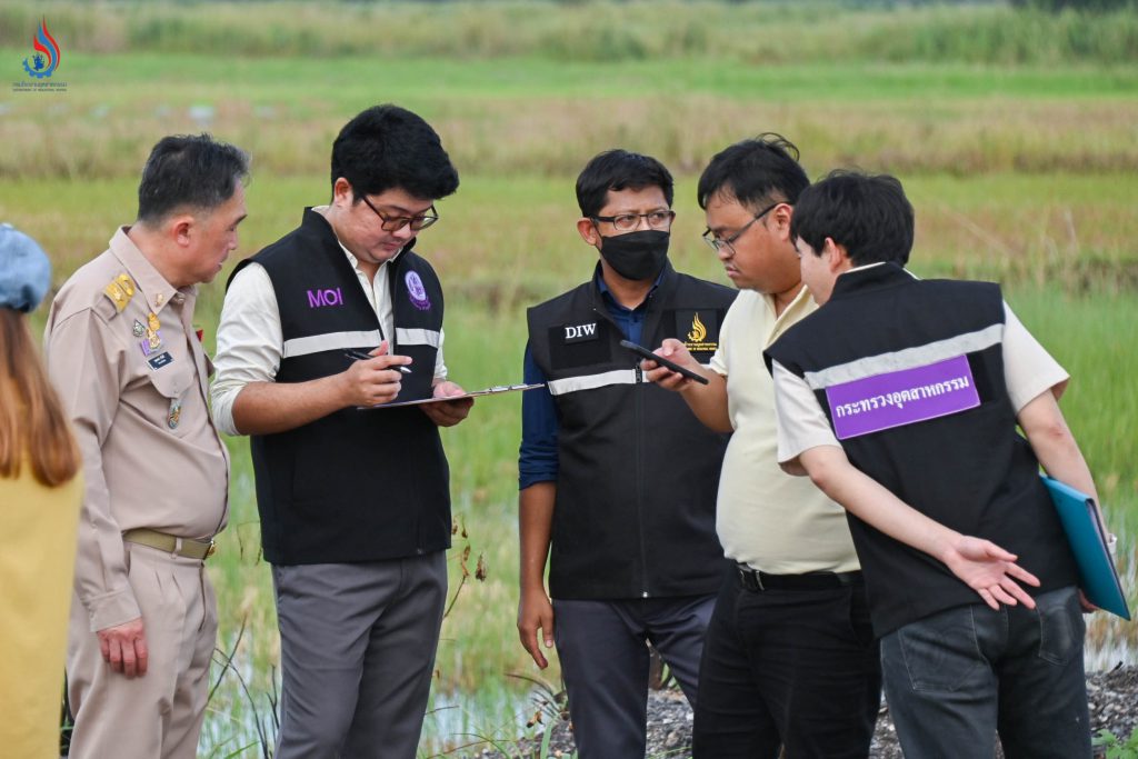 ติดตามสอบถามข้อมูลเจ้าของที่ดินและผู้เกี่ยวข้องเพื่อตรวจสอบหาแหล่งที่มาของของเสียและข้อมูลเพิ่มเติม