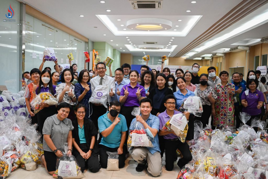รองอธิบดีกรมโรงงานฯ นำทีมเจ้าหน้าที่ร่วมแพค “ถุงยิ้มพิมพ์ใจ MIND ไม่ทิ้งกัน”