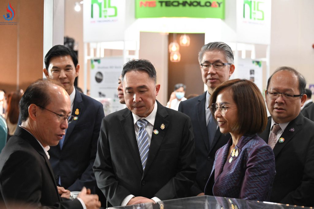 ภายในงานจัดแสดงเทคโนโลยีนวัตกรรมใหม่ๆ ด้านสิ่งแวดล้อมและการจัดการของเสีย