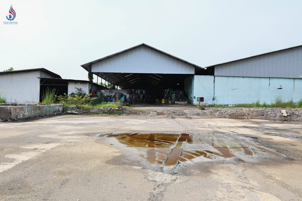 ปัจจุบันยังคงมีกากอุตสาหกรรมและของเสียเคมีวัตถุตกค้างในพื้นที่ของบริษัทฯ ซึ่งกระทบกับประชาชนและชุมชนรอบโรงงานในภาคเกษตรกรรมและน้ำอุปโภค บริโภค