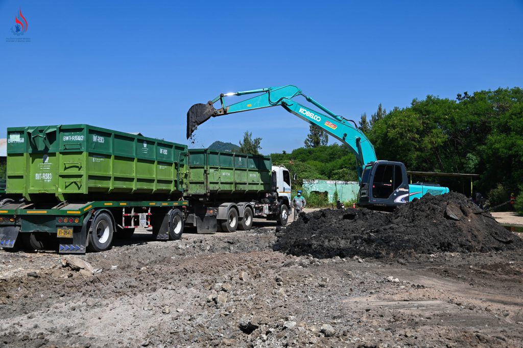 กรอ. ได้อนุมัติให้นำเครื่องจักรที่จำเป็นเข้าดำเนินการเริ่มต้นขนย้ายของเสียเคมีวัตถุตกค้างที่ยึดอายัดไว้ เพื่อนำออกไปกำจัด/บำบัด