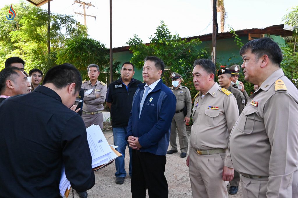 มีทนายความ 2 ท่าน ของ บริษัท แวกซ์ กาเบ็จฯ แจ้งว่าขอห้ามการขนย้ายดินปนเปื้อนสารเคมีและของเสียเคมีวัตถุ